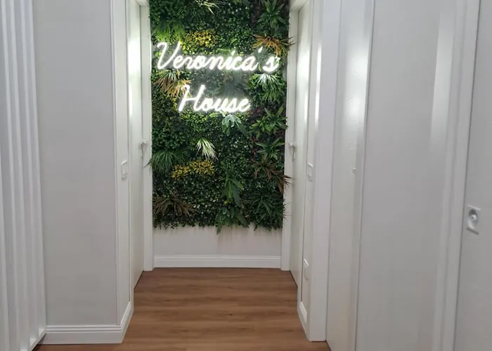 Veronica' S House